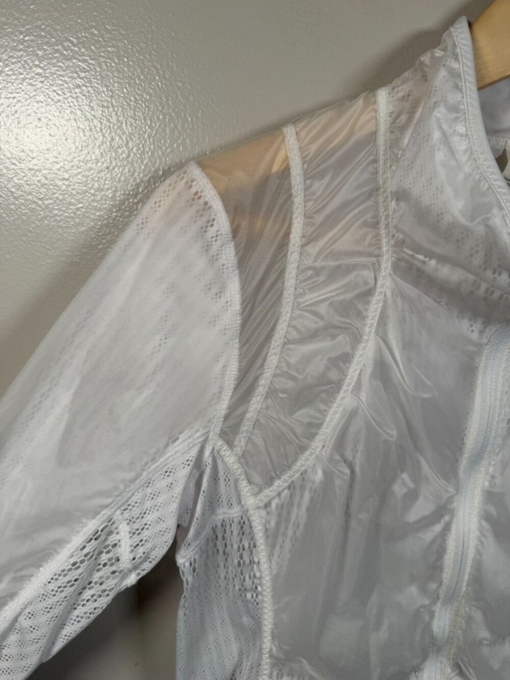 Lululemon Run Nothin' To Hide Jacket Size 8 White Windbreaker Running Athletic - Picture 5 of 12